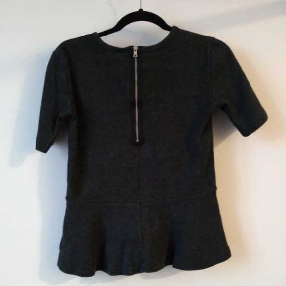 GAP Charcoal peplum top - Picture 3 of 3